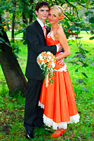 Цветные свадебные платья.